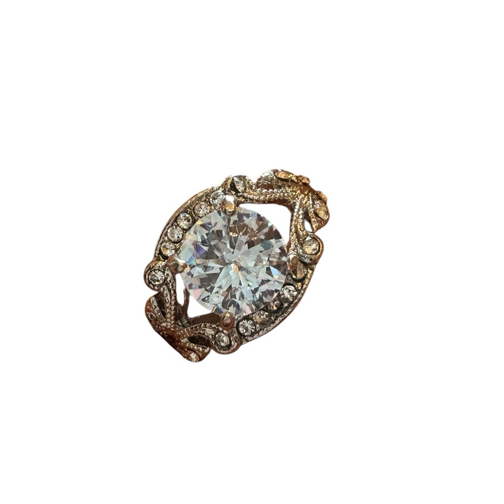 Elegant Silver Ring with Clear Diamond Gemstone - Picture 3 of 5